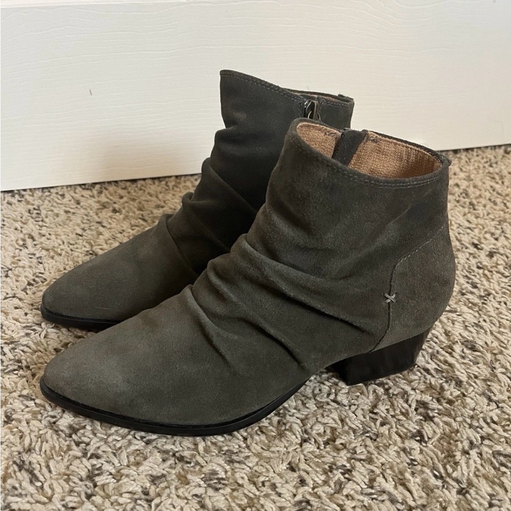 Kelsi Dagger Ankle Boots Women’s Size 7 Suede Anthropologie olive green